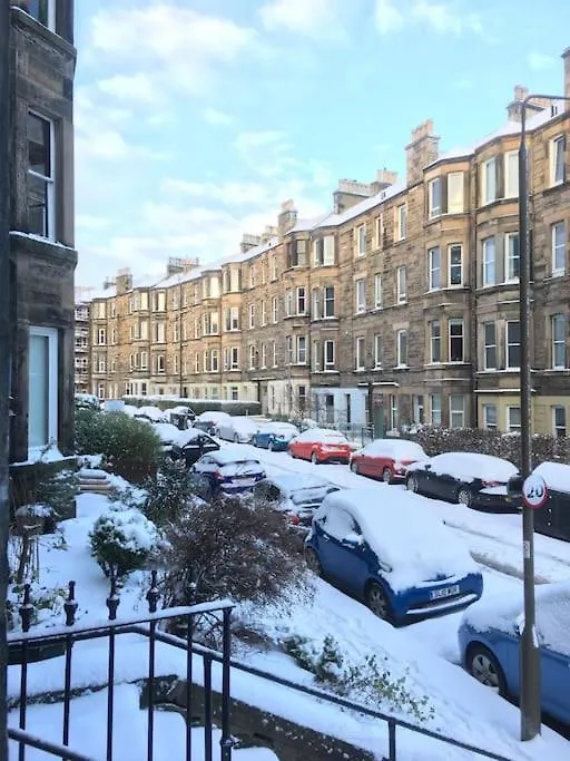 Holyrood Park: Lush & Arty 2 Double Bed Flat Apartment Edinburgh