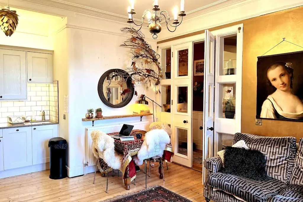 Holyrood Park: Lush & Arty 2 Double Bed Flat Apartment Edinburgh 0*,