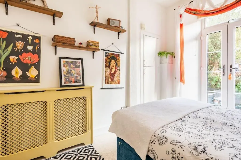 Holyrood Park: Lush & Arty 2 Double Bed Flat Apartment Edinburgh