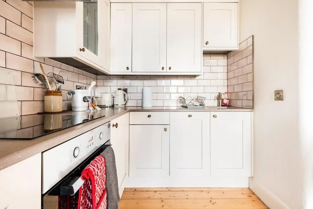 Holyrood Park: Lush & Arty 2 Double Bed Flat Apartment Edinburgh 0*,  United Kingdom
