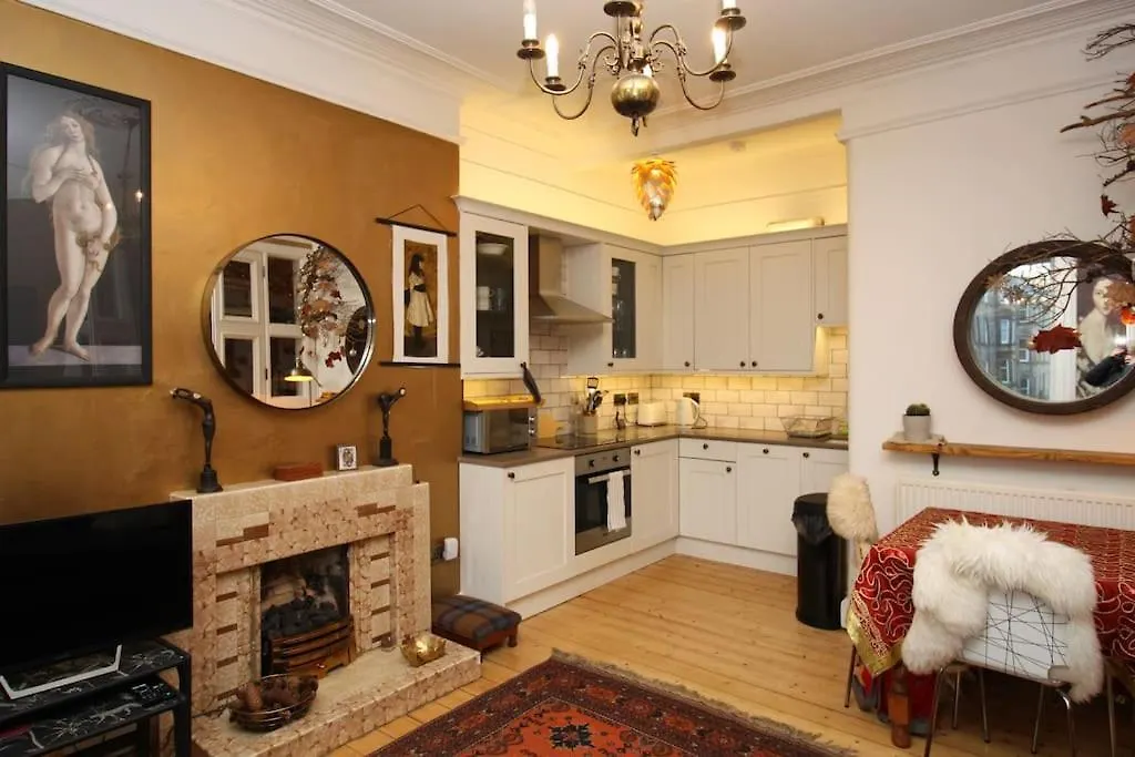 Holyrood Park: Lush & Arty 2 Double Bed Flat Apartment Edinburgh 0*,
