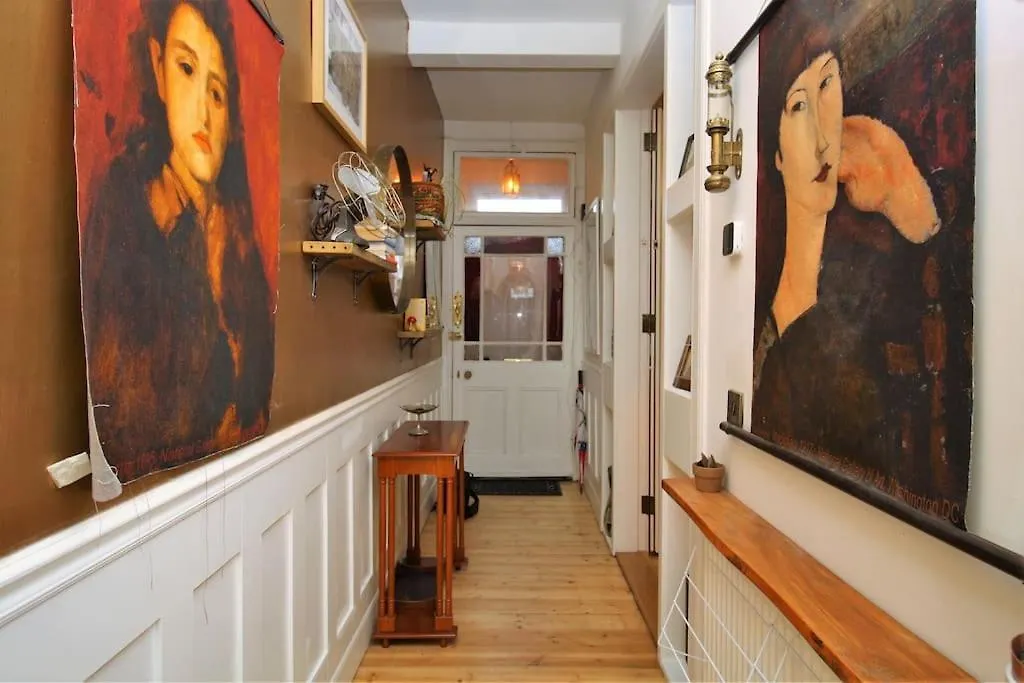 Holyrood Park: Lush & Arty 2 Double Bed Flat Apartment Edinburgh