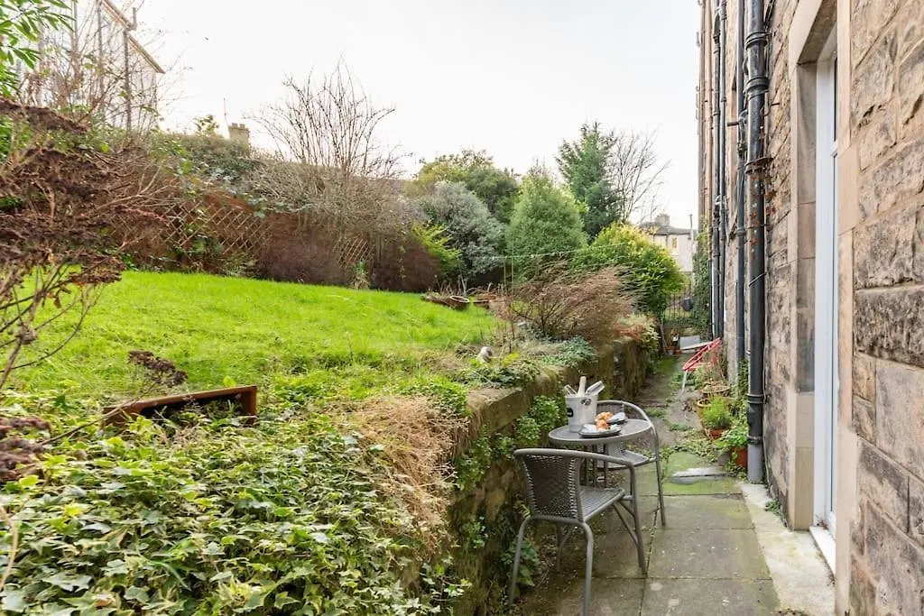 Holyrood Park: Lush & Arty 2 Double Bed Flat Apartment Edinburgh 0*,  United Kingdom