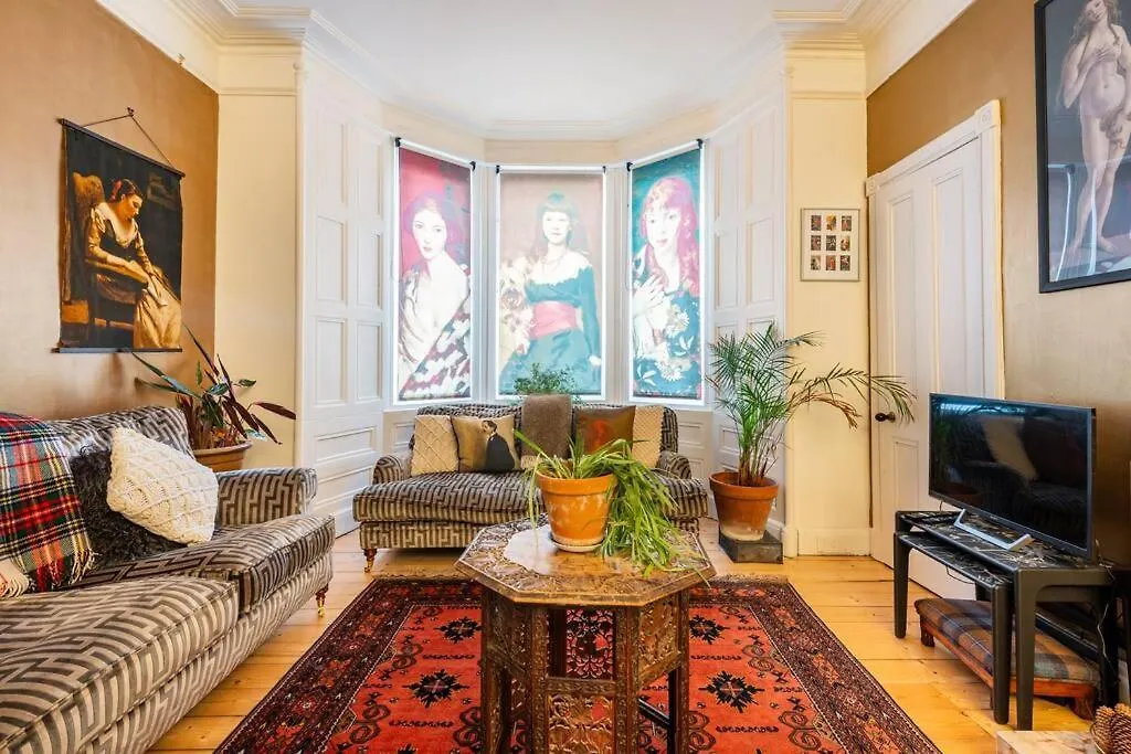 Holyrood Park: Lush & Arty 2 Double Bed Flat Apartment Edinburgh