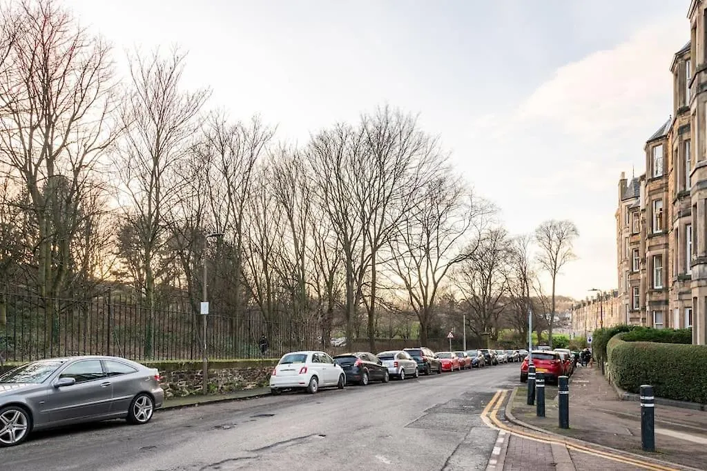 Holyrood Park: Lush & Arty 2 Double Bed Flat Apartment Edinburgh