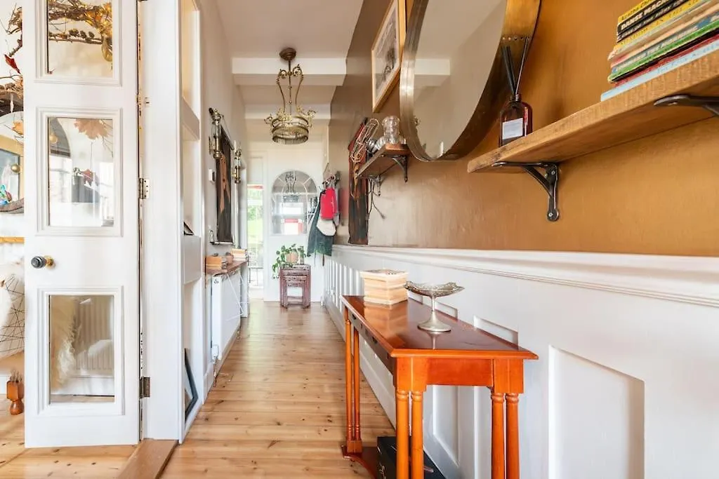 Holyrood Park: Lush & Arty 2 Double Bed Flat Apartment Edinburgh