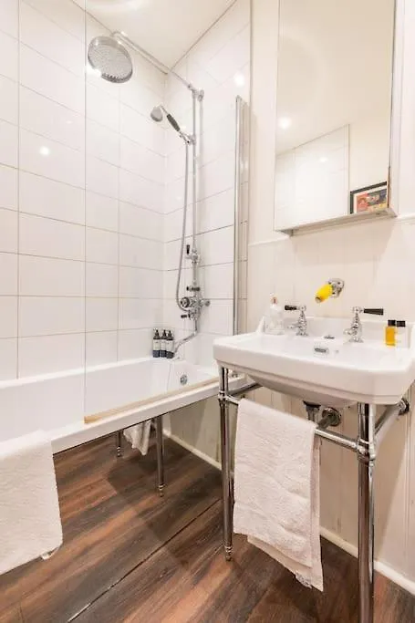 Holyrood Park: Lush & Arty 2 Double Bed Flat Apartment Edinburgh United Kingdom