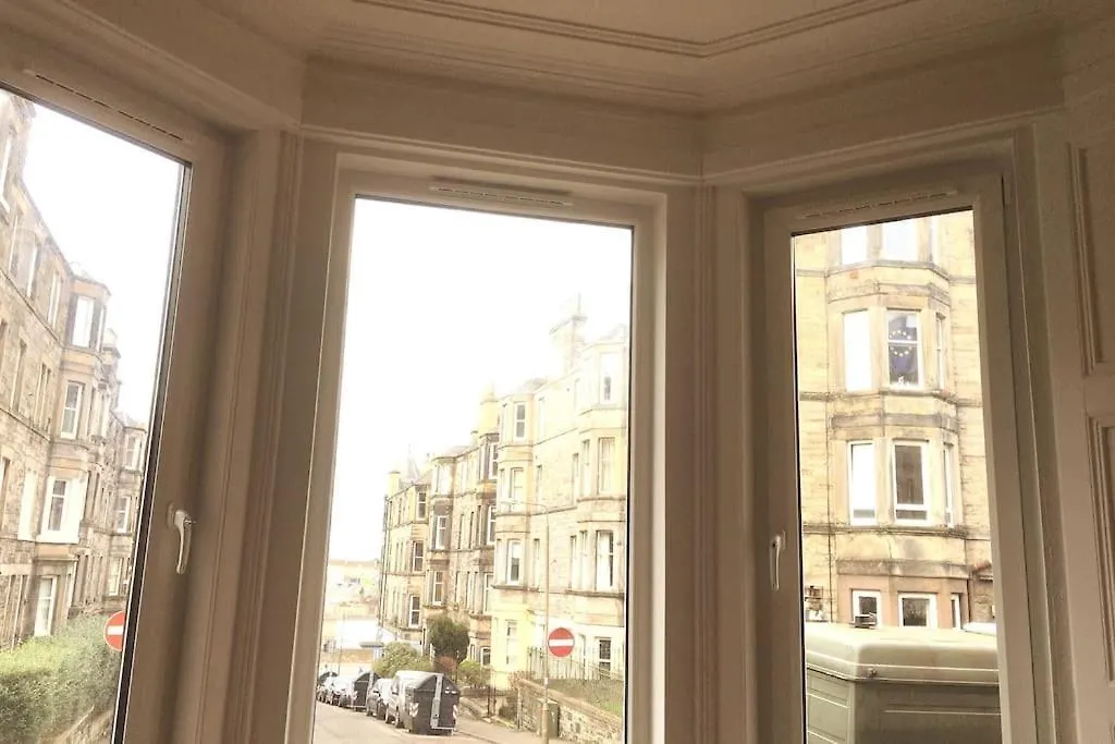 Holyrood Park: Lush & Arty 2 Double Bed Flat Apartment Edinburgh