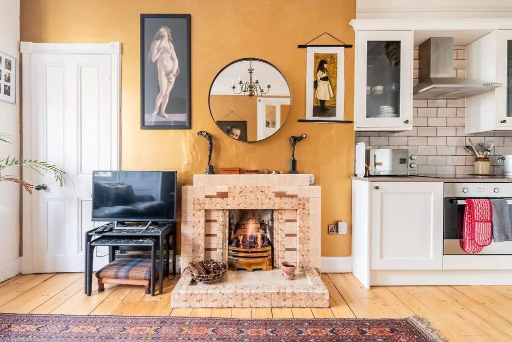 Holyrood Park: Lush & Arty 2 Double Bed Flat Apartment Edinburgh