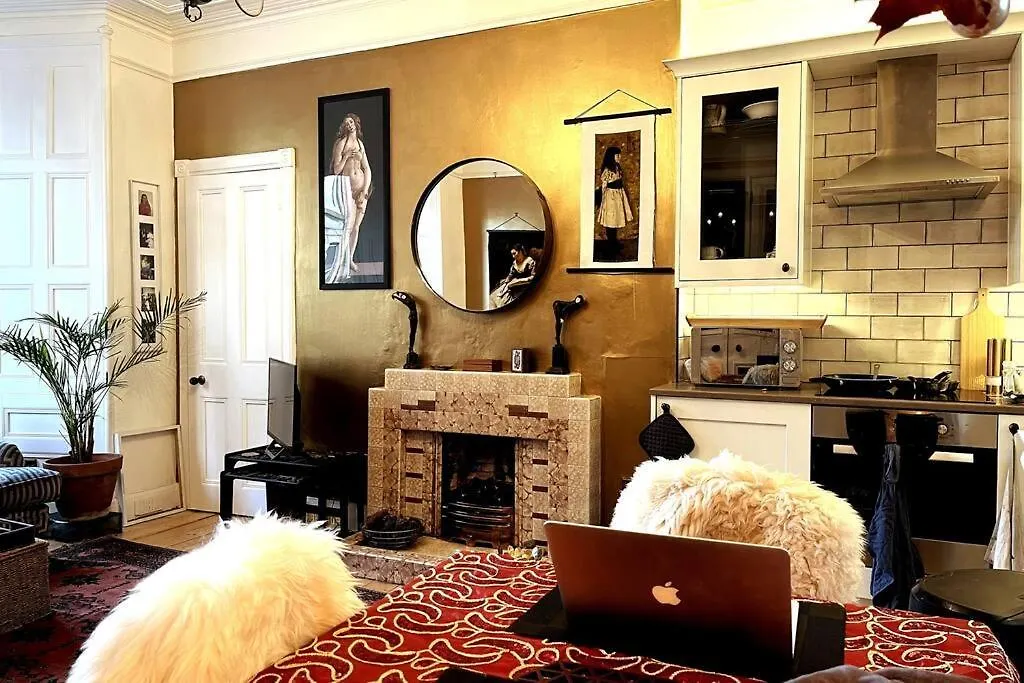 Holyrood Park: Lush & Arty 2 Double Bed Flat Apartment Edinburgh